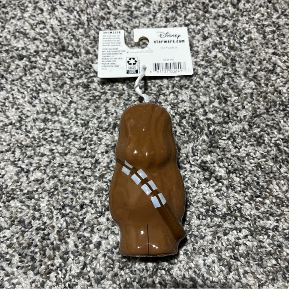 Hallmark Itty Bittys Star Wars Chewbacca Disney 4-1/4" tall Ornament - Picture 3 of 5